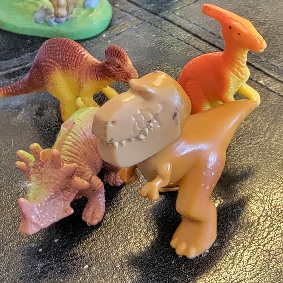 Pixar Dinos - Picture 2 of 6